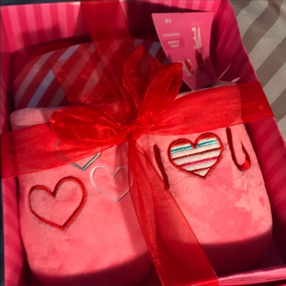❤️Adorable Heart Gift set/Slippers,Eye mask❤️ - Picture 2 of 5
